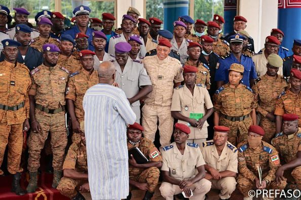 Burkina : Roch rencontre la hiérarchie, les officiers, sous-officiers et les hommes de rang