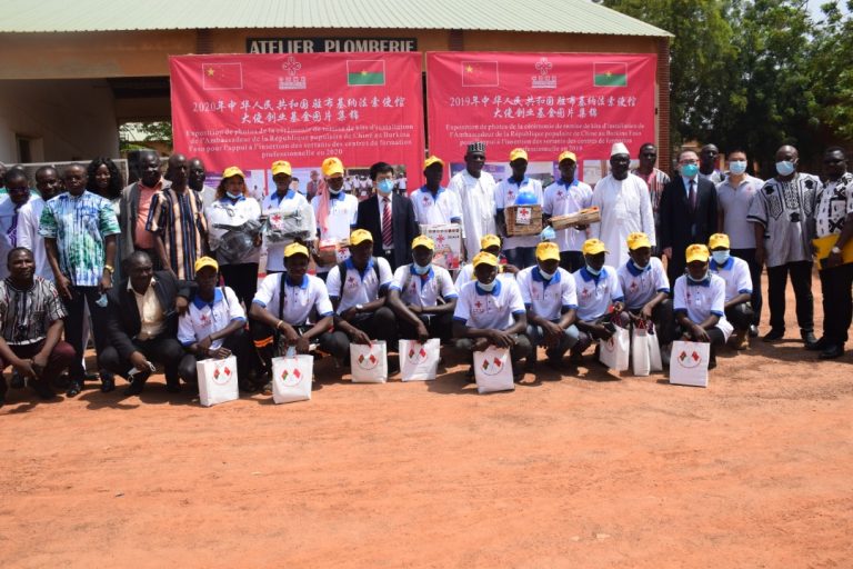 Insertion socioprofessionnelle : La Chine offre des kits d’installation à une cinquantaine de jeunes diplômés