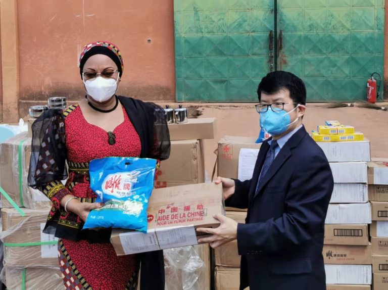 Coopération sino-burkinabè : La Chine offre plus de 711 000 000 FCFA de matériel aux déplacés internes
