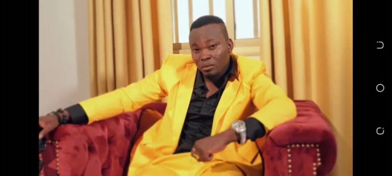 Saga Den, artiste chanteur burkinabè : « Nous n’avons pas d’identité musicale »
