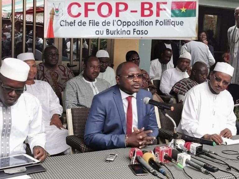 Suspension d’internet mobile : Eddie Komboïgo dénonce une « mesure arbitraire, abusive et injuste »