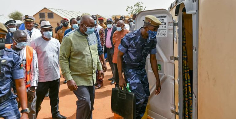 Situation humanitaire au Centre-nord : Le Premier ministre solidaire des PDI de Kongoussi