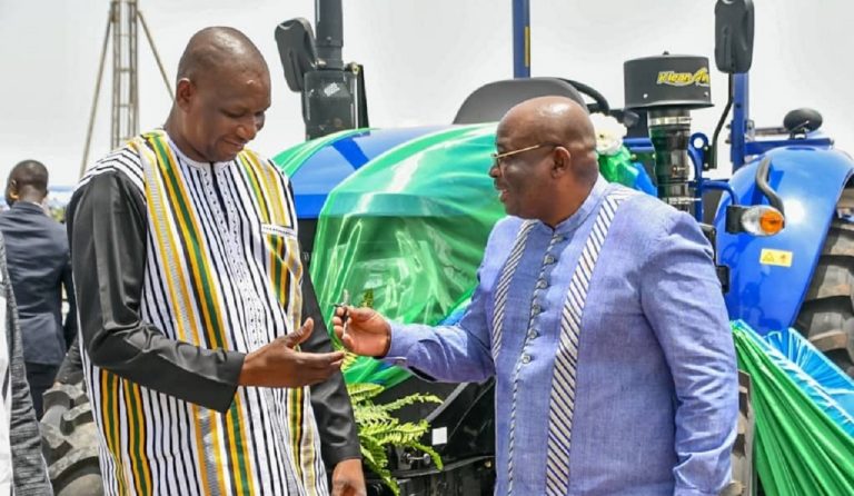 Modernisation de l&rsquo;agriculture burkinabè : Le Gouvernement remet 500 tracteurs aux producteurs