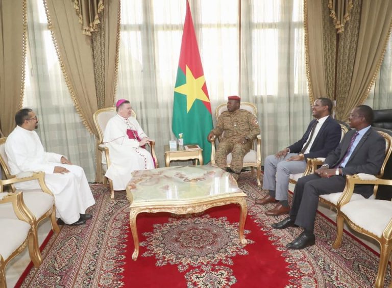 Situation nationale : Le Nonce apostolique porte le message de soutien du Pape François au Président du Faso
