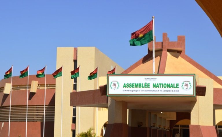 Burkina  : les députés des 7e et 8e législatures invités à rembourser leurs « prêts véhicule »