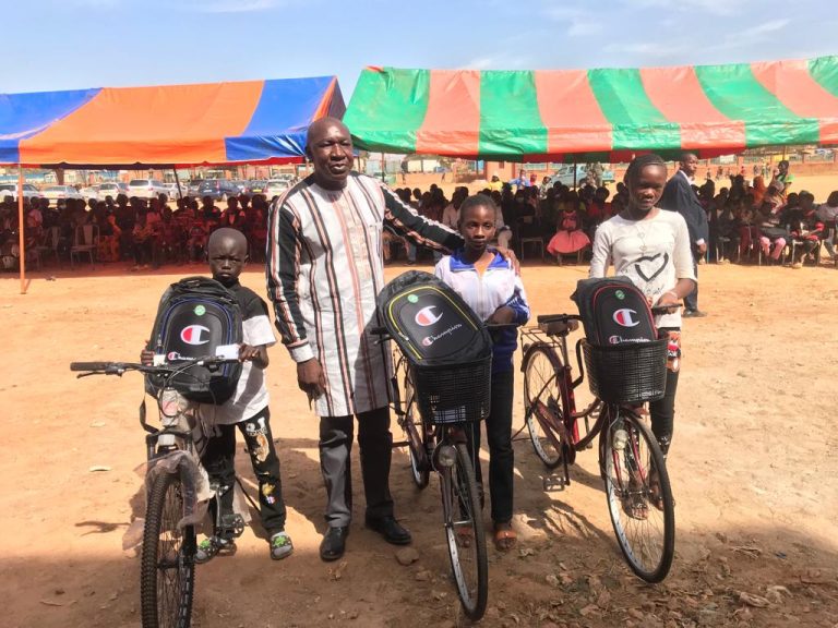 5e édition prix de l&rsquo;excellence de la CEB Ouaga 1 : Les meilleurs élèves primés