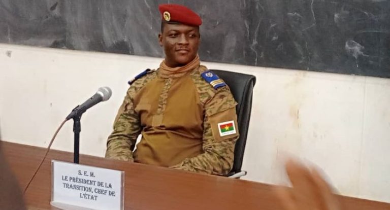 Burkina : le capitaine Ibrahim Traoré met en garde les FDS qui ne veulent pas combattre