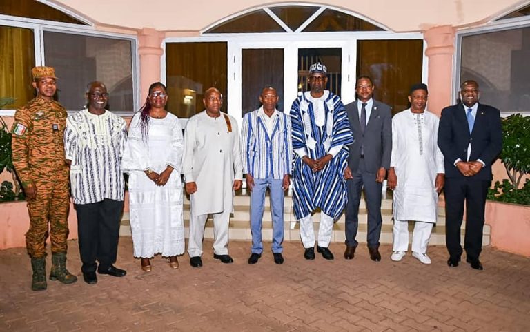 Projet fédération Burkina-Mali-Guinée : Le PM de Tambéla invite les ministres à se mettre au travail