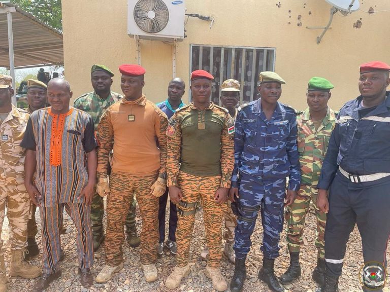 Détachement militaire de Boromo : le Chef de l’Etat félicite et encourage les forces de défense et de sécurité