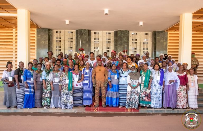 Situation sécuritaire : les femmes du Burkina s’engagent aux côtés du Président de la Transition