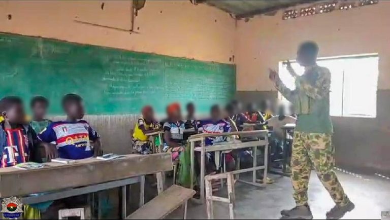Rentrée scolaire/Boucle du Mouhoun : le GARSI et le détachement militaire renforcent le rang des enseignants du primaire
