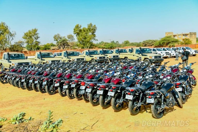 Lutte contre le terrorisme : les USA offrent des véhicules et motos d’une valeur de plus d’un milliard de F CFA