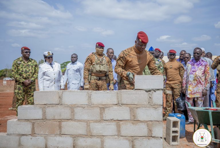 Développement industriel : bientôt une usine de confection des tenues des forces armées nationales